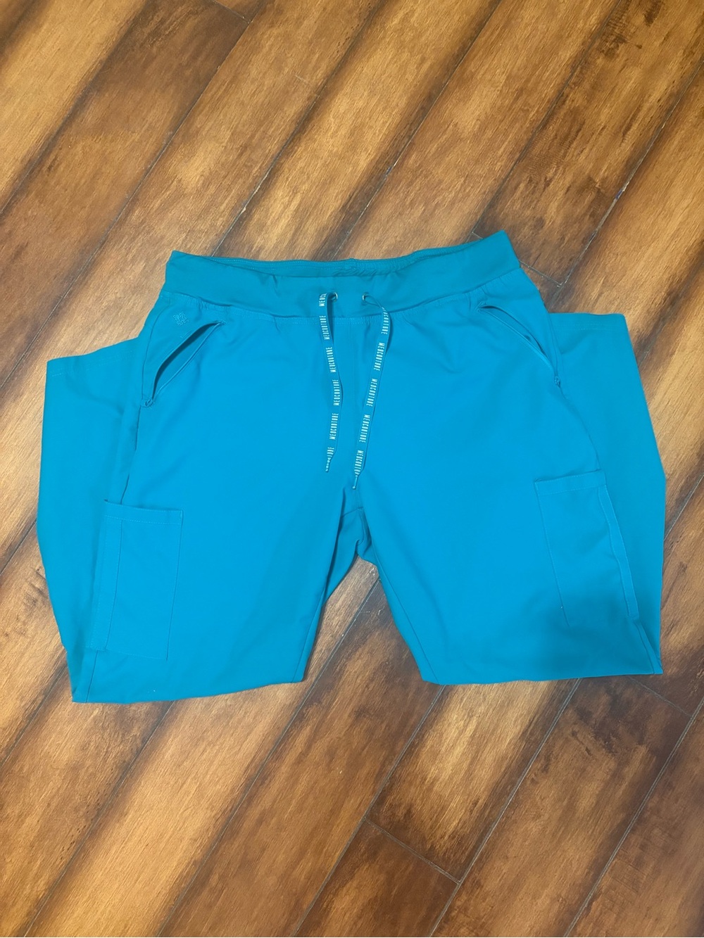 Medcoture inside XL scrubs